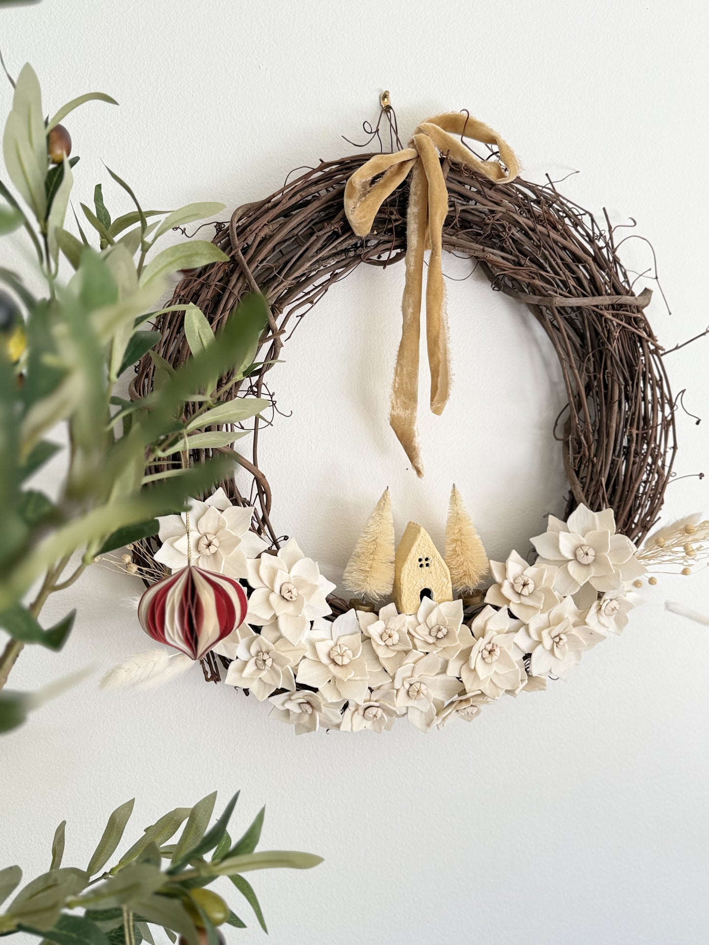 The Snowfall Wreath - Dried and preserved flowers wreath - Holiday wall decor