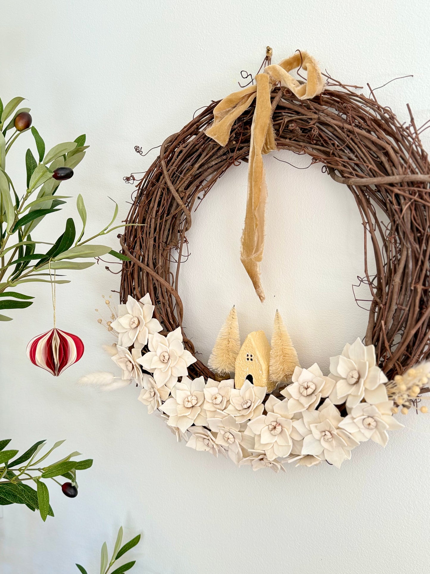 The Snowfall Wreath - Dried and preserved flowers wreath - Holiday wall decor